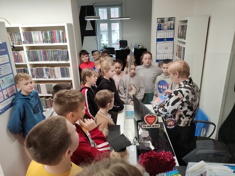 Klasa czwarta odwiedziła bibliotekę